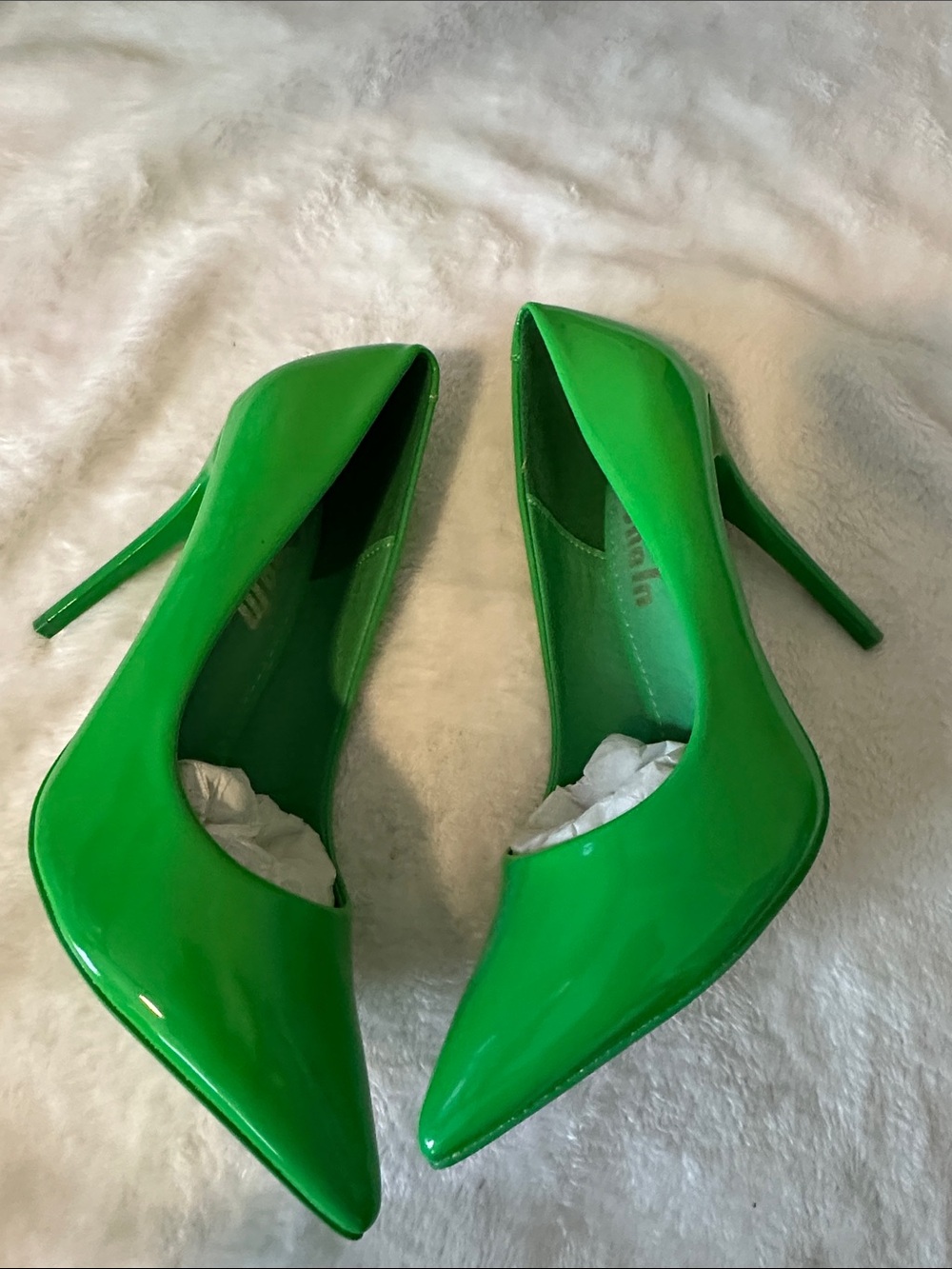 Brand new Comfortable Patent Pointed-Toe Pumps in Bright Green - Dress Heels - Picture 4 of 4